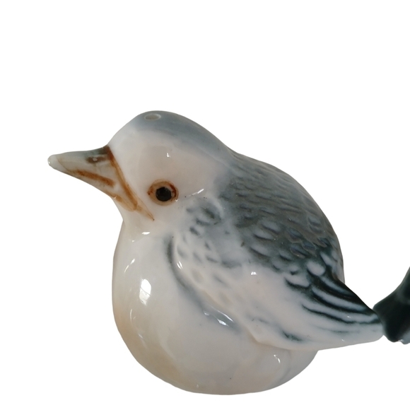 Vintage 2PC Salt & Pepper Shakers Blue Bird/Robin Bone China Set - Picture 3 of 11